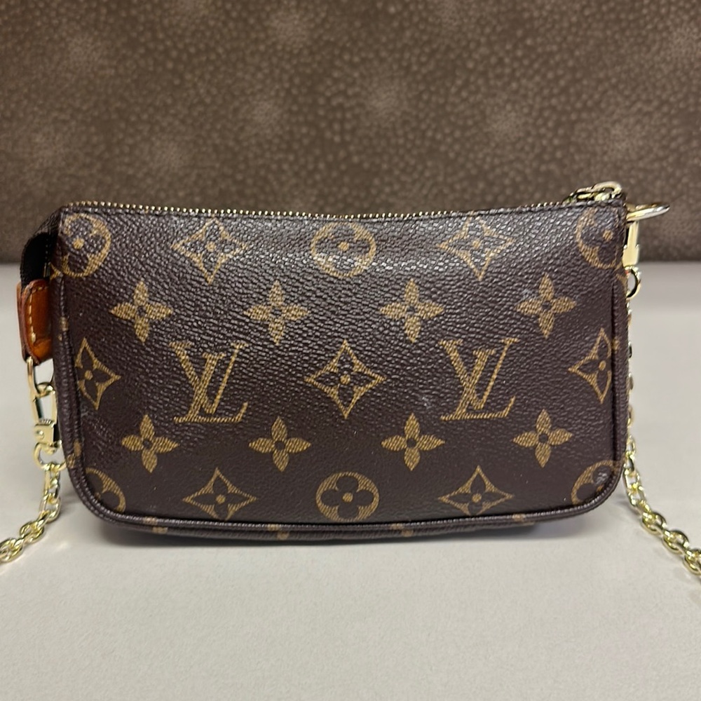 🔥🔥🔥Authentic Louis Vuitton Clutch Pouch Crossbody Bag - Picture 3 of 16